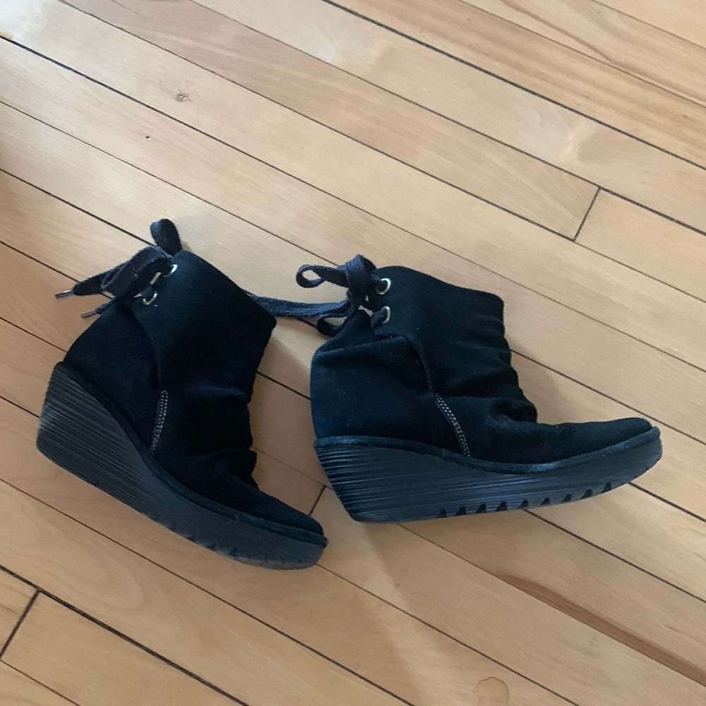 FLY LONDON  Booties